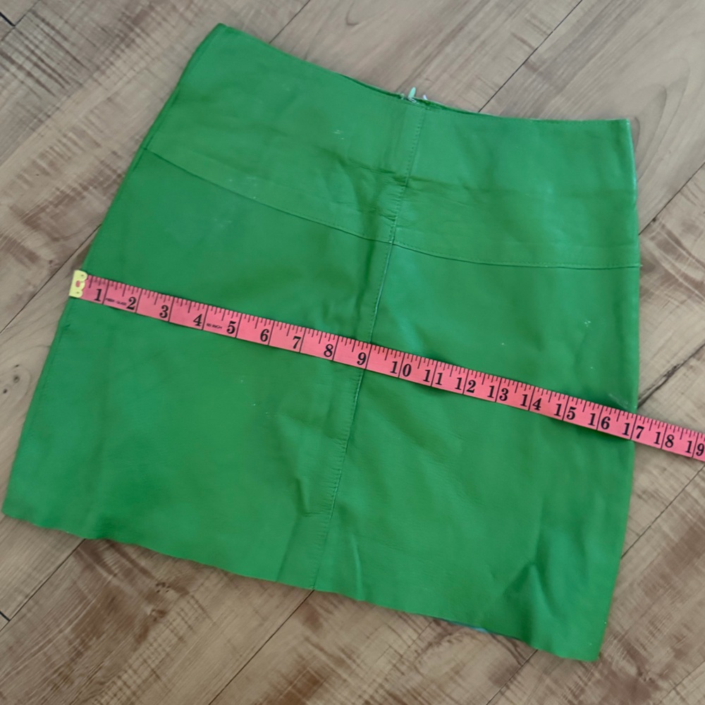 Green Vintage Soft Matte Leather Women's Mini Skirt - Picture 4 of 11